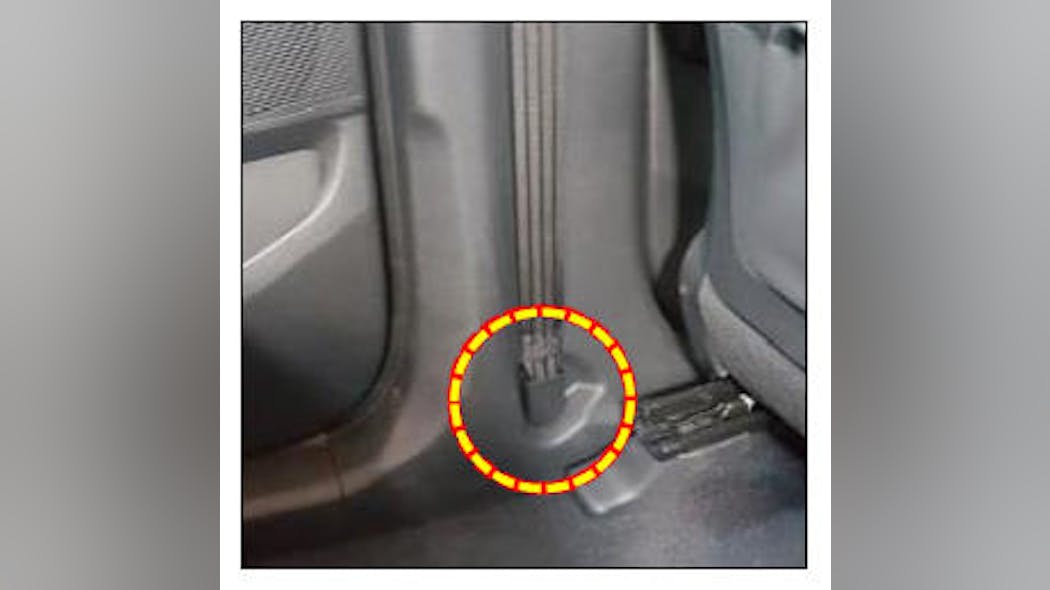 hyundai-seat-belt-bolt
